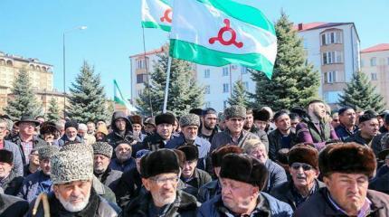 Бунт в Ингушетии: За поддержку митингующих МВД поплатилось генералами Бунт в Ингушетии: За поддержку митингующих МВД поплатилось генералами