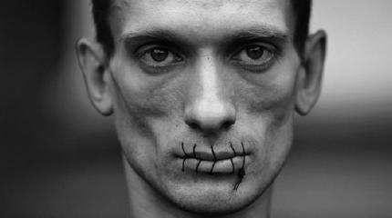 Пётр Павленский — новый идол украинских СМИ Пётр Павленский — новый идол украинских СМИ