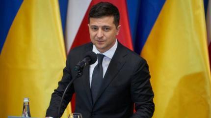 Президент Зеленский пришел на допрос угрожавшей ему националистки Звиробий Президент Зеленский пришел на допрос угрожавшей ему националистки Звиробий
