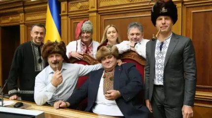 Украинские депутаты написали письмо Путину, вырядившись запорожцами Украинские депутаты написали письмо Путину, вырядившись запорожцами