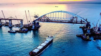 Украина пожаловалась на «жесткий» досмотр Россией судов у Крымского моста Украина пожаловалась на «жесткий» досмотр Россией судов у Крымского моста