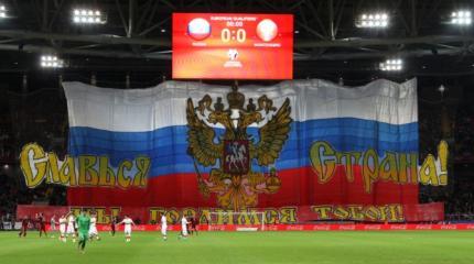 Как украинские радикалы нацепили футболки «Я — русский» Как украинские радикалы нацепили футболки «Я — русский»