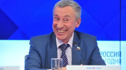 Климов напомнил, как Лукашенко пытался усидеть на двух стульях Климов напомнил, как Лукашенко пытался усидеть на двух стульях