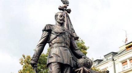 Поставим памятник императору!