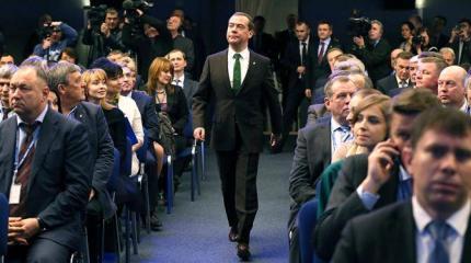 Кульбит Медведева: Из экс-президента — в балласт «Единой России» Кульбит Медведева: Из экс-президента — в балласт «Единой России»