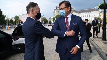 Глава МИД Украины «защищает» украинцев от «пропагандистской» вакцины из РФ Глава МИД Украины «защищает» украинцев от «пропагандистской» вакцины из РФ