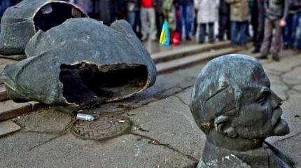 Украинская декоммунизация: отказ от тоталитаризма или его худшее продолжение?