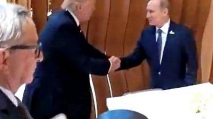 Первое рукопожатие Путина и Трампа попало на видео