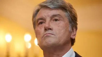 Ющенко торгует на рынке вышиванками, а Кличко танцует голым Ющенко торгует на рынке вышиванками, а Кличко танцует голым
