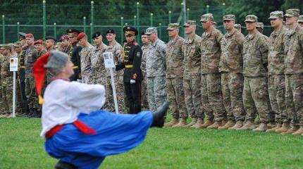Украина стремится в НАТО. Хоть чучелом, хоть тушкой Украина стремится в НАТО. Хоть чучелом, хоть тушкой