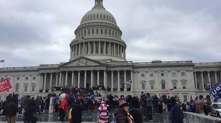 Штурмовавший Капитолий американец просит политического убежища в Белоруссии Штурмовавший Капитолий американец просит политического убежища в Белоруссии
