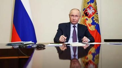 Клюква от президента: Путин готовится передать власть по примеру Трампа Клюква от президента: Путин готовится передать власть по примеру Трампа