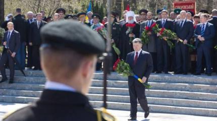 - Невиноватый я, они сами это написали... - Невиноватый я, они сами это написали...