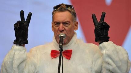 Артемий Троицкий потерял работу в МГУ и взялся "торговать родиной" Артемий Троицкий потерял работу в МГУ и взялся "торговать родиной"