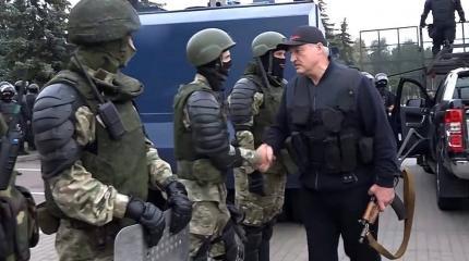 Доверия нет: Российские специалисты охраняют Лукашенко?