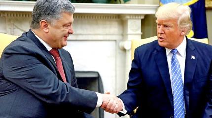 Трамп устроил Порошенко унизительную фотосессию Трамп устроил Порошенко унизительную фотосессию