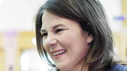 Огромные траты Берлина на визажиста Бербок вызвали у немцев недоумение Огромные траты Берлина на визажиста Бербок вызвали у немцев недоумение