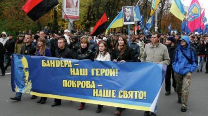 В центре Киева маршируют нацисты В центре Киева маршируют нацисты