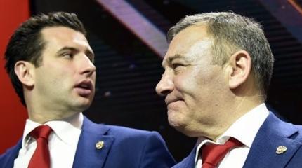 «Дети олигархов готовятся взять власть в России» «Дети олигархов готовятся взять власть в России»