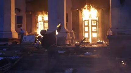 Одесса в огне: Дом профсоюзов «заминирован» Одесса в огне: Дом профсоюзов «заминирован»