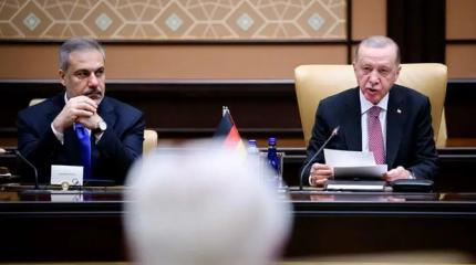 Под Эрдоганом начали разъезжаться стулья Под Эрдоганом начали разъезжаться стулья