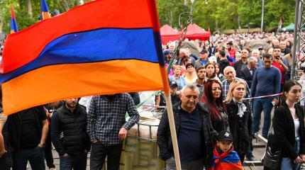 Масштабный митинг армянской оппозиции начался в Ереване Масштабный митинг армянской оппозиции начался в Ереване