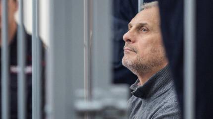 Суд оставил под арестом экс-губернатора Сахалинской области Хорошавина