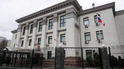 Украинские националисты взяли в осаду генконсульство РФ в Одессе Украинские националисты взяли в осаду генконсульство РФ в Одессе