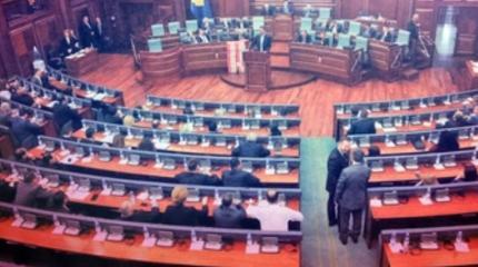 Парламент Косово проголосовал за обвинение сербов в геноциде в Сребренице Парламент Косово проголосовал за обвинение сербов в геноциде в Сребренице
