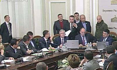 Украинские депутаты разбежались, увидев офицеров МВД в Раде