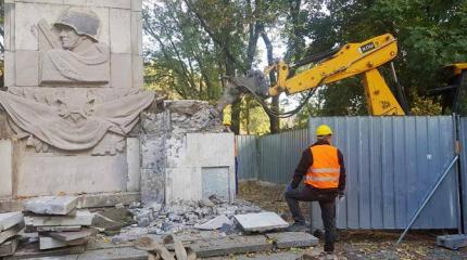 Польша плюет на русские святыни, а Москва разводит руками Польша плюет на русские святыни, а Москва разводит руками