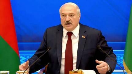 Как Александр Лукашенко превращается в пожизненного президента