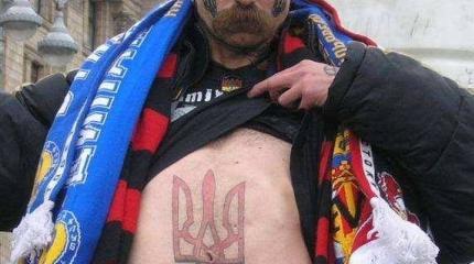 Бандеровца избили за украинскую мову в магазине, и он заговорил по-русски Бандеровца избили за украинскую мову в магазине, и он заговорил по-русски