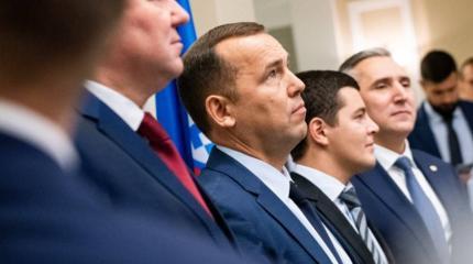 «…Ну, а Вам бы, так сказать, место Путина занять» «…Ну, а Вам бы, так сказать, место Путина занять»