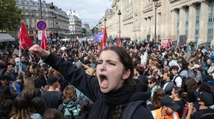 Францию захлестнули массовые протесты против курса на милитаризацию страны
