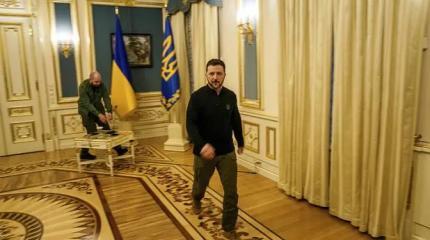 Зеленскому дают понять, что в Киеве он лишний Зеленскому дают понять, что в Киеве он лишний