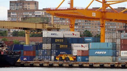 Обрывая экономические связи с Россией…