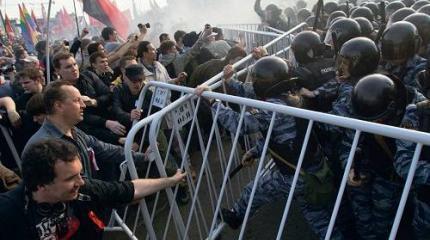Кто бунт грядущий нам готовит? Кто бунт грядущий нам готовит?