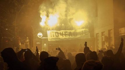 Сербы: Вучич, уйди добровольно! Сербы: Вучич, уйди добровольно!