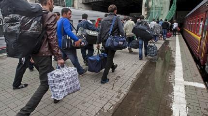 Массовое бегство украинцев: харьковчане пакуют чемоданы и едут в Россию Массовое бегство украинцев: харьковчане пакуют чемоданы и едут в Россию