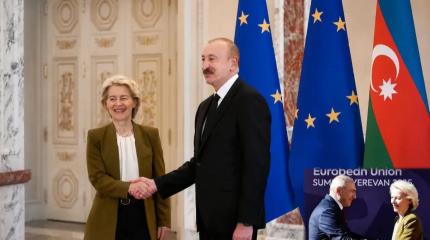 Фрау Урсула на Кавказе: Брюссель навязывает «дружбу» Еревану и Баку