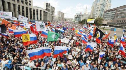 Кремль взялся за кнут, не пощадив не только оппозицию, но и героев крымской Кремль взялся за кнут, не пощадив не только оппозицию, но и героев крымской