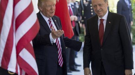 Трамп подлизывался к Эрдогану Трамп подлизывался к Эрдогану