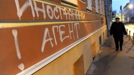 Кремль во всех бедах винит Запад, но жить без него не может Кремль во всех бедах винит Запад, но жить без него не может