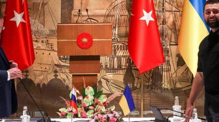 За кулисами переговоров во дворце Долмабахче За кулисами переговоров во дворце Долмабахче