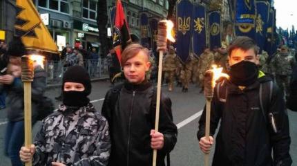 Украинский нацизм на марше: Они хотят дожить до развала России Украинский нацизм на марше: Они хотят дожить до развала России