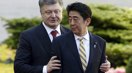 Японцы высмеяли Порошенко, показав ему «робота-майданщика» Японцы высмеяли Порошенко, показав ему «робота-майданщика»
