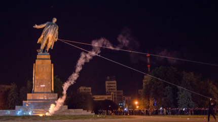 Украина связала себя георгиевской ленточкой по рукам и ногам Украина связала себя георгиевской ленточкой по рукам и ногам