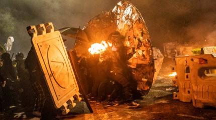 Хаос в Гонконге: уличные бои, «коктейли Молотова» и транспортный коллапс Хаос в Гонконге: уличные бои, «коктейли Молотова» и транспортный коллапс