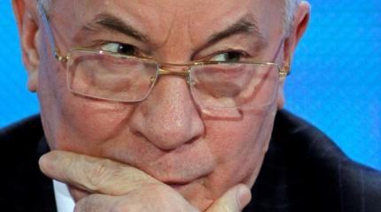 Полиция нашла квартиру с сокровищами Азарова: оружие, книги и картины Полиция нашла квартиру с сокровищами Азарова: оружие, книги и картины